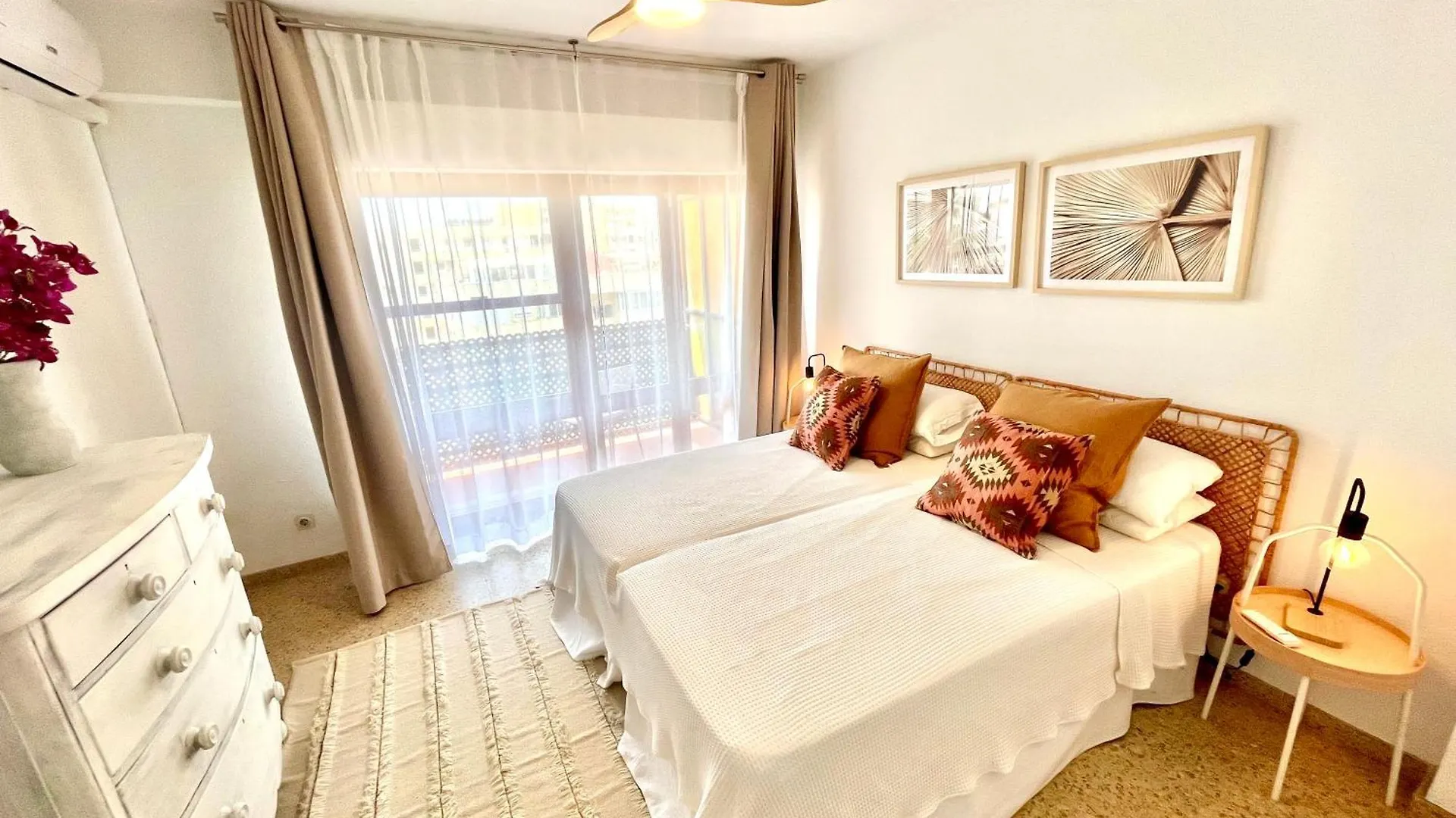 公寓 Bright, Central, Close To The Sea, Parking And Wifi 马尔韦利亚