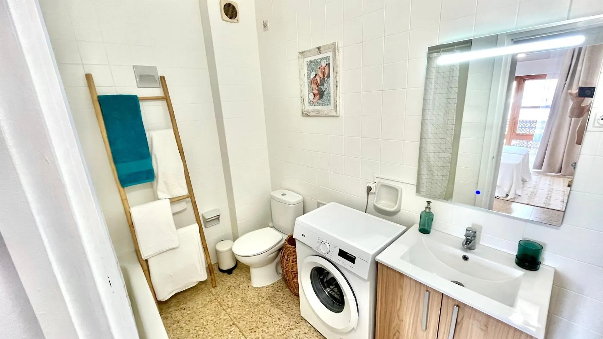 Bright, Central, Close To The Sea, Parking And Wifi 马尔韦利亚 公寓
